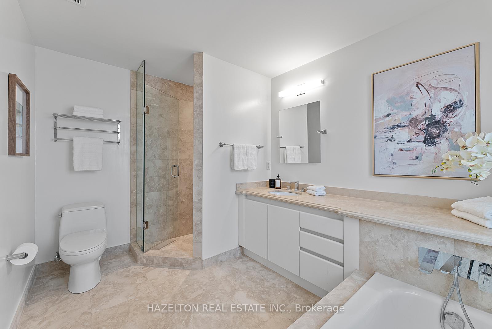 3 Bedrooms Condo at 9 Clarendon, Toronto For sale