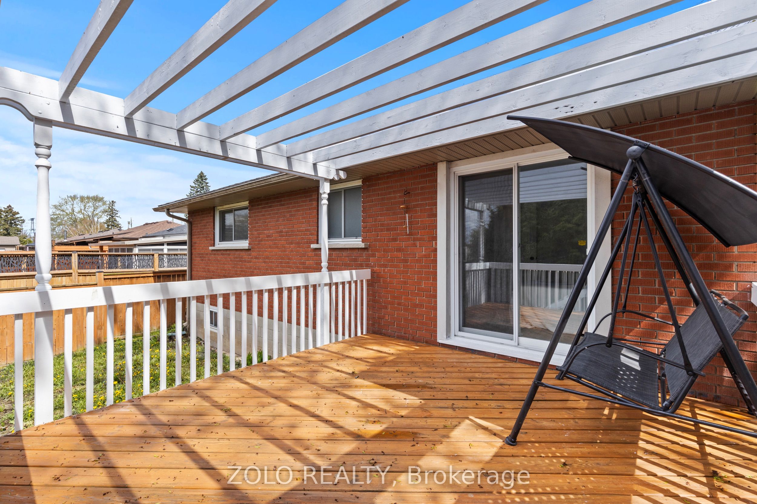 215 Mackenzie Crescent