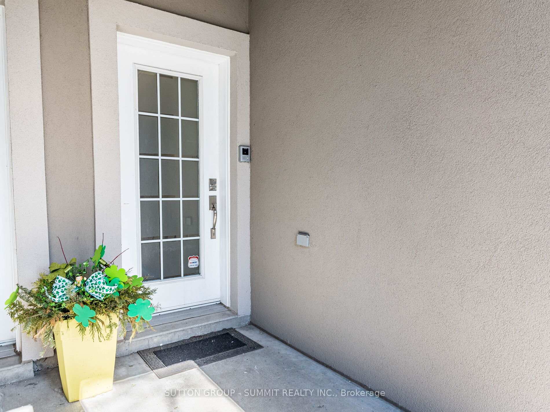 3 Bedrooms Condo at 484 Millen, Hamilton For sale