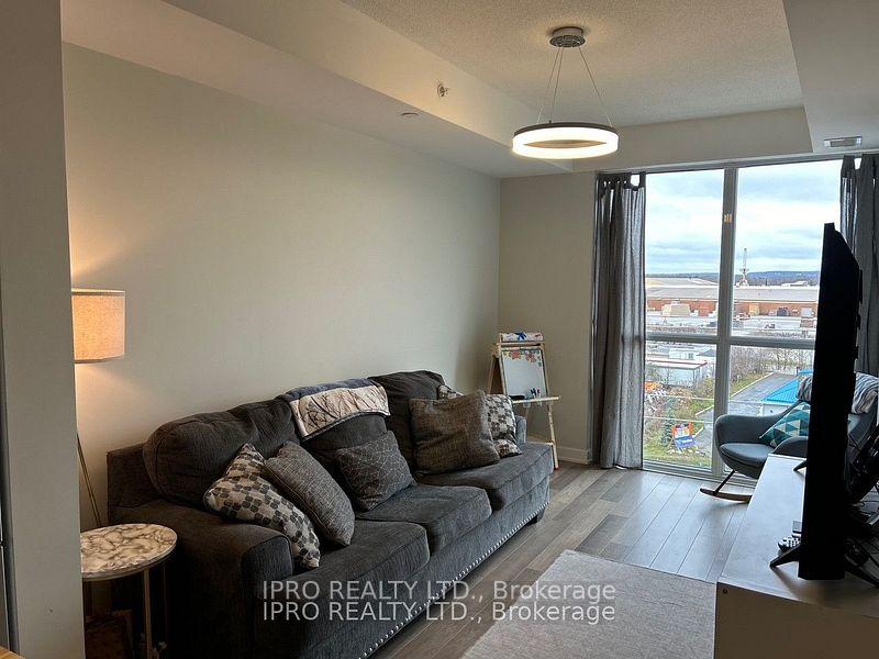 2 Bedrooms Condo at 5230 Dundas, Burlington For sale