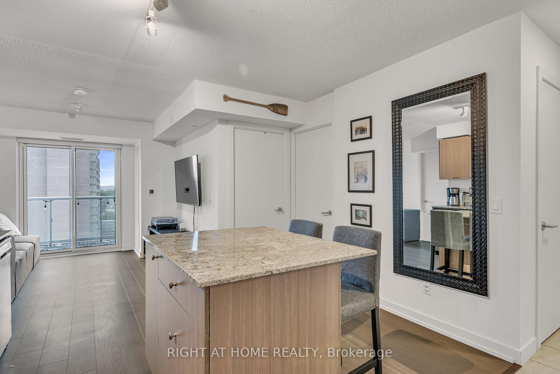 2 Bedrooms Condo at 10 Wilby, Toronto For sale