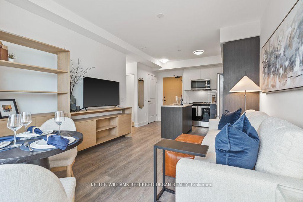 2 Bedrooms Condo at 202 Burnhamthorpe, Mississauga For sale
