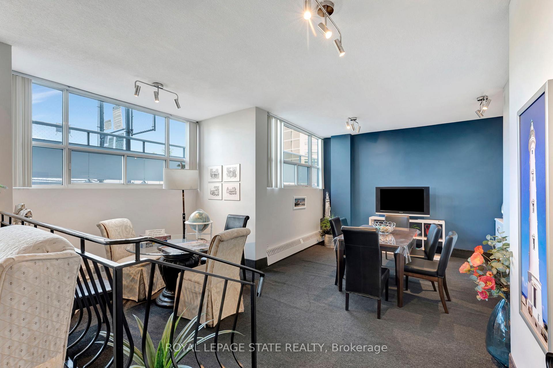 3 Bedrooms Condo at 2263 Marine, Oakville For sale