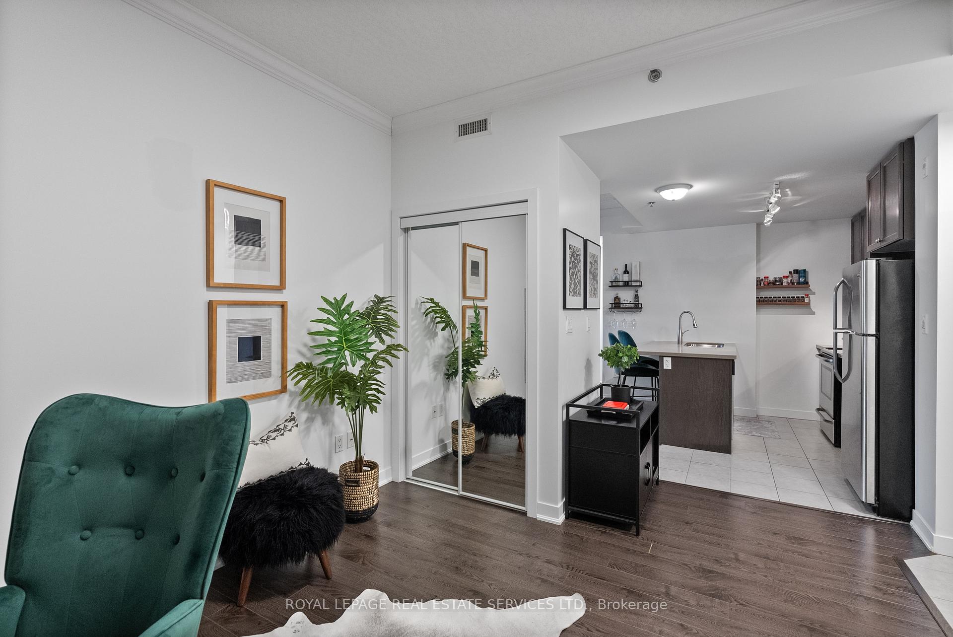 2 Bedrooms Condo at 90 Charlton,  Hamilton For sale