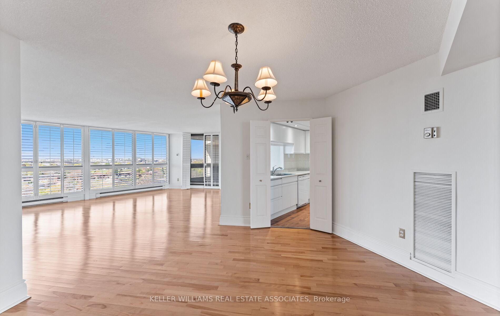 3 Bedrooms Condo at 2010 Islington, Toronto For sale