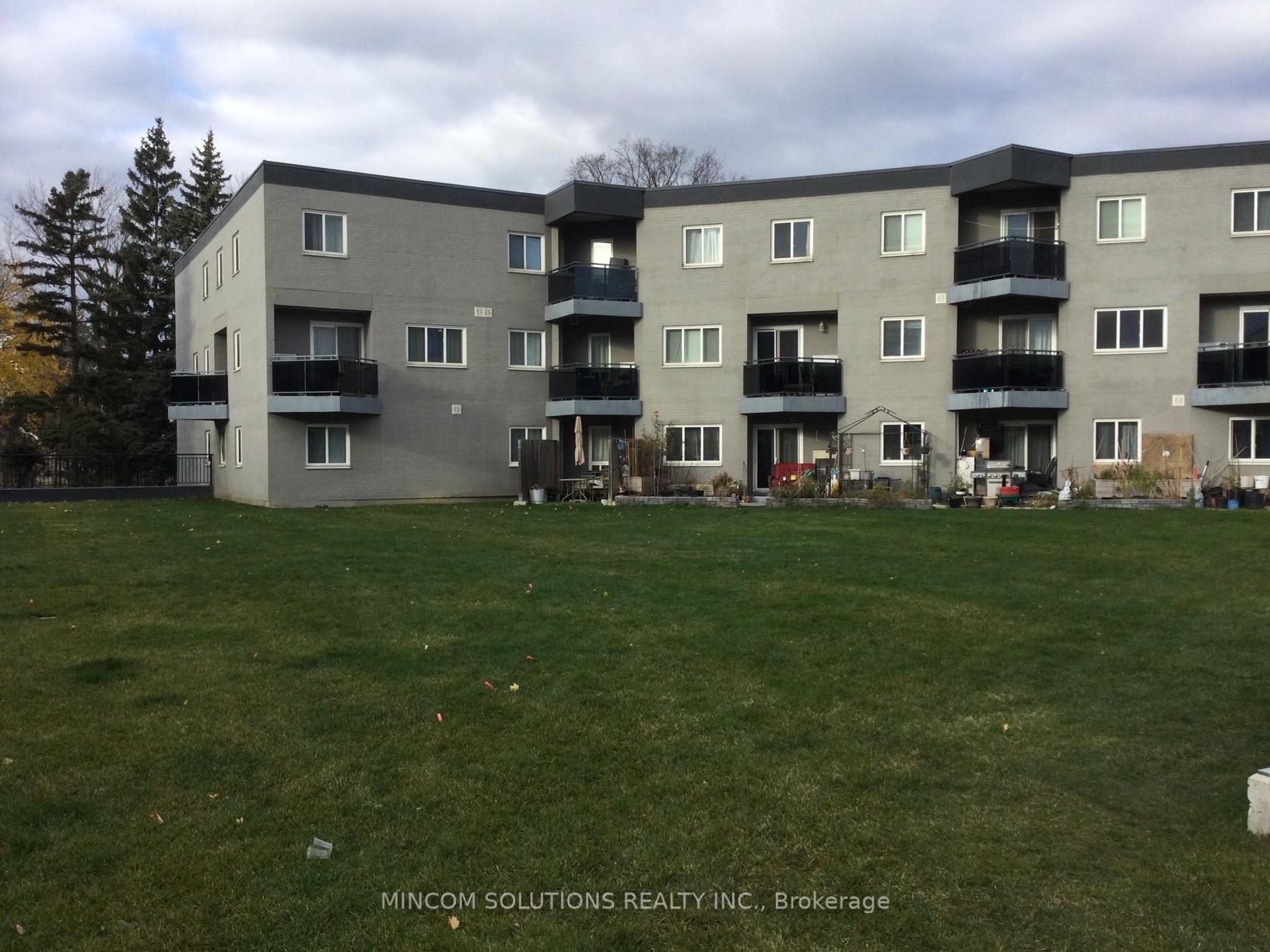 2 Bedrooms Condo at 2001 Bonnymede,  Mississauga For sale
