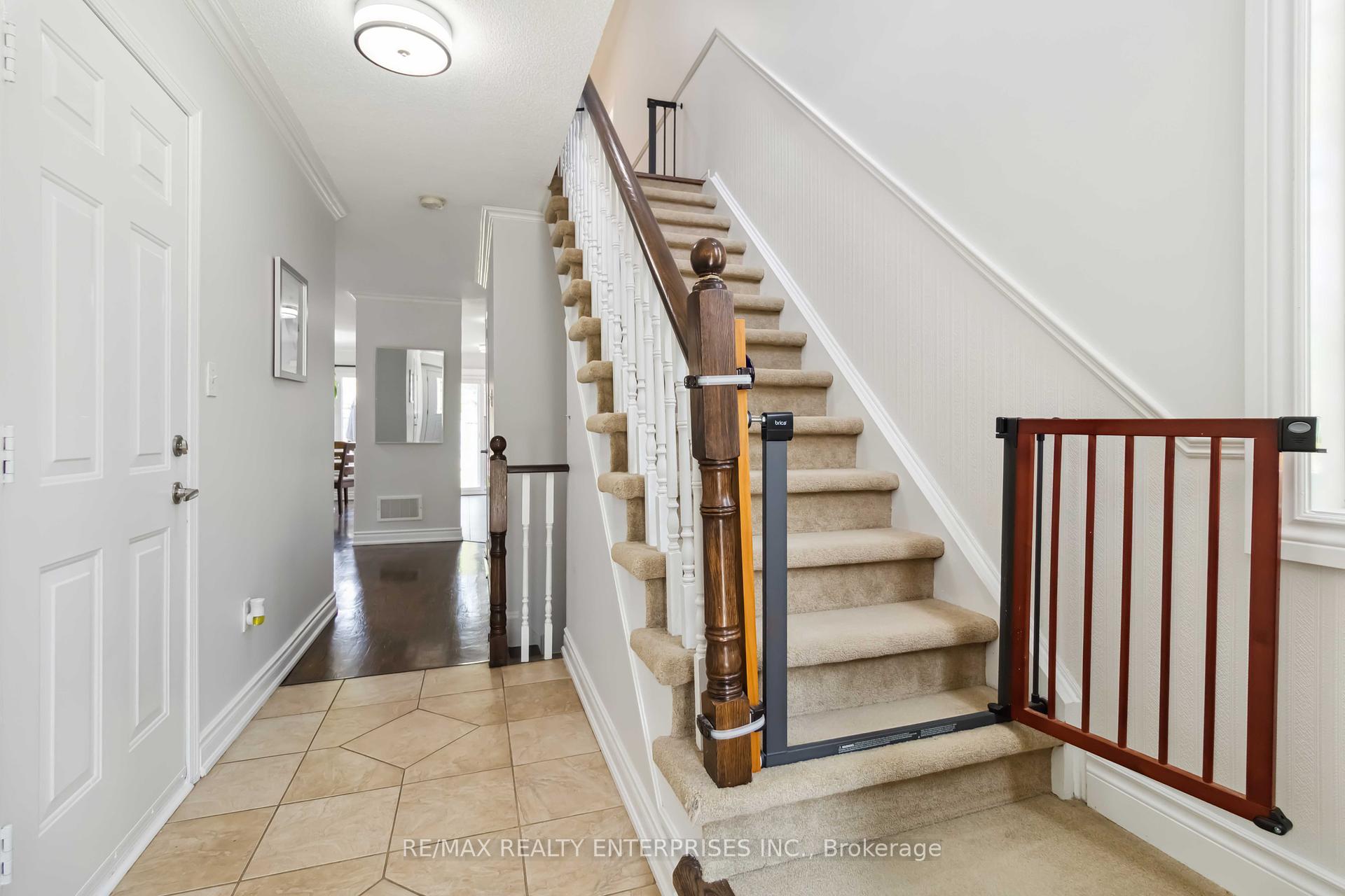 3 Bedrooms Condo at 1588 South Parade, Mississauga For sale