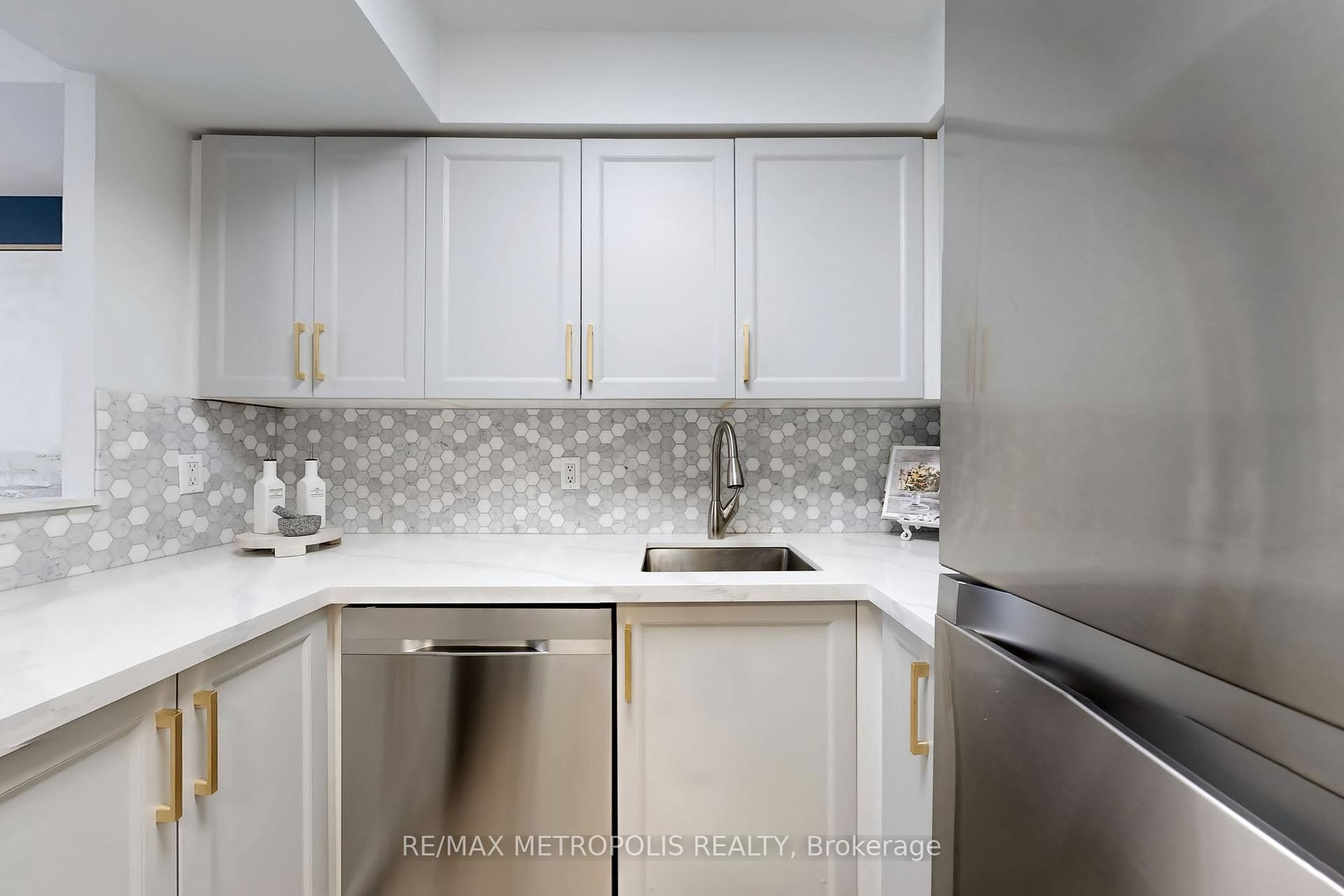 1 Bedroom Condo at 28 Pemberton,  Toronto For sale