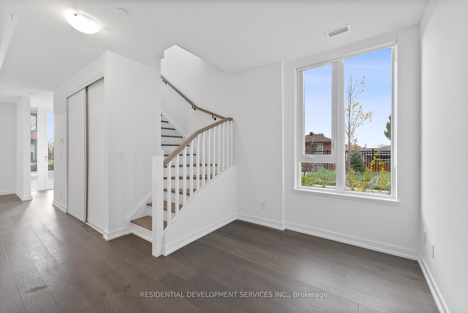 4 Bedrooms Condo at 15 Maryport,  Toronto For sale