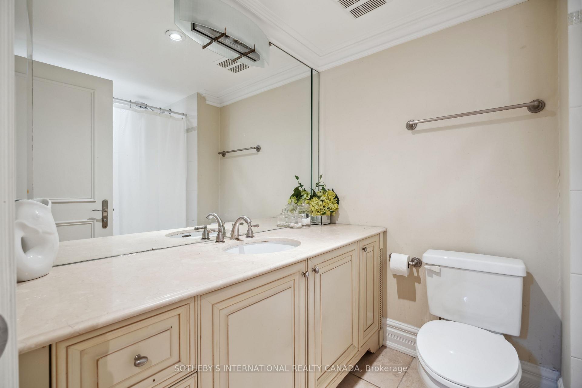 3 Bedrooms Condo at 16 Relmar, Toronto For sale
