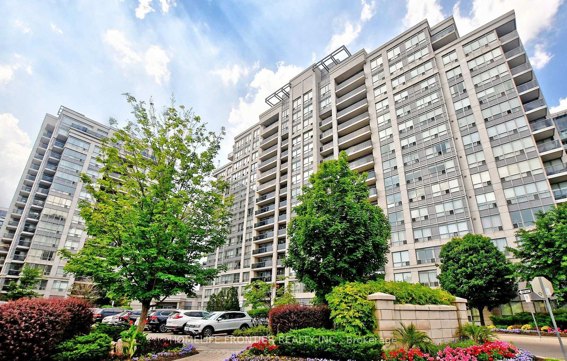 2 Bedrooms Condo at 50 Disera, Vaughan For sale