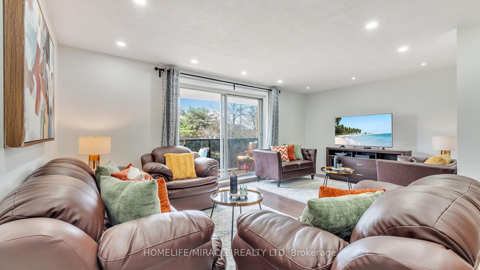 3 Bedrooms Condo at 91 Muir, Toronto For sale