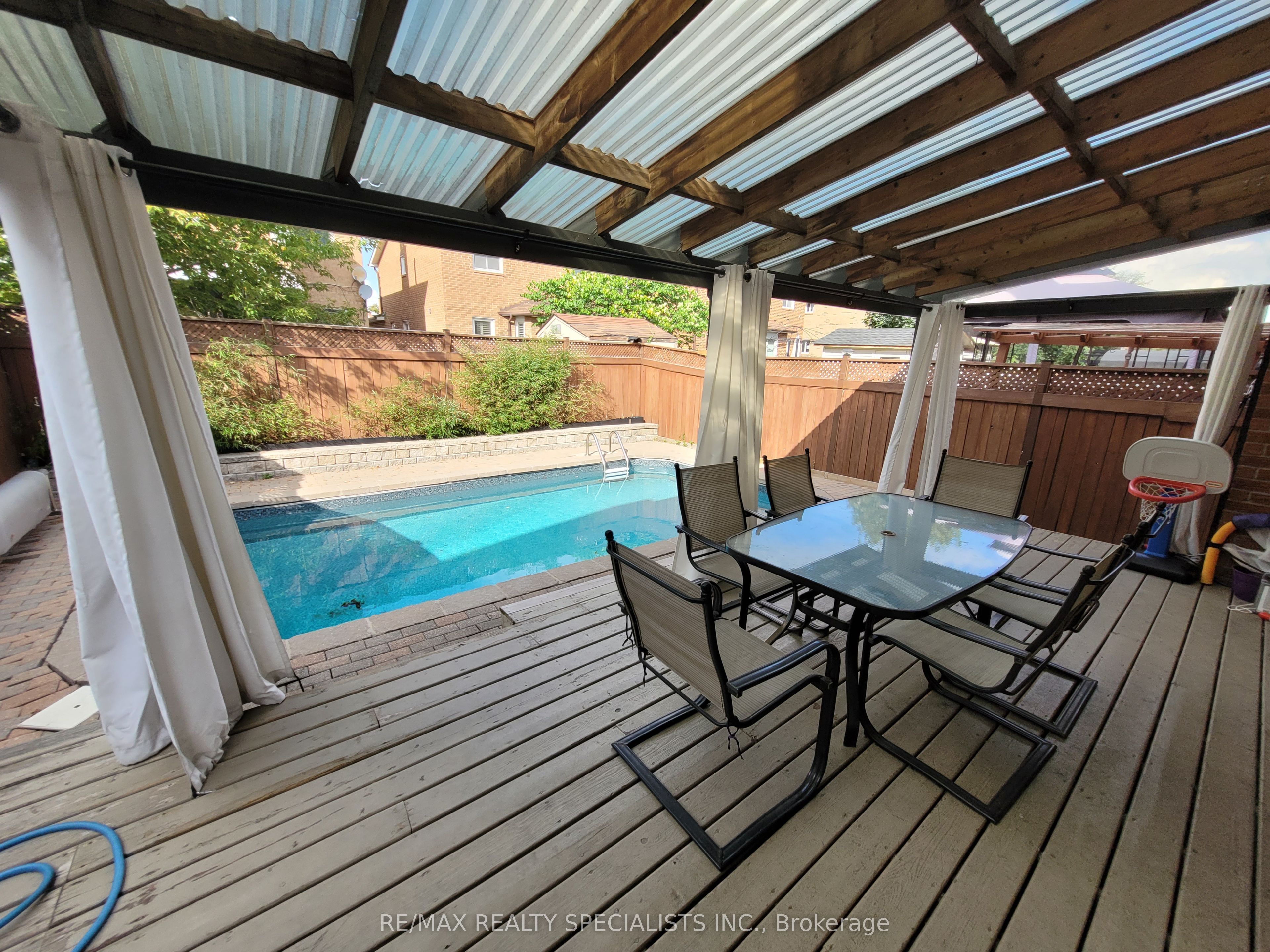 64 Willerton Close, #UPPER