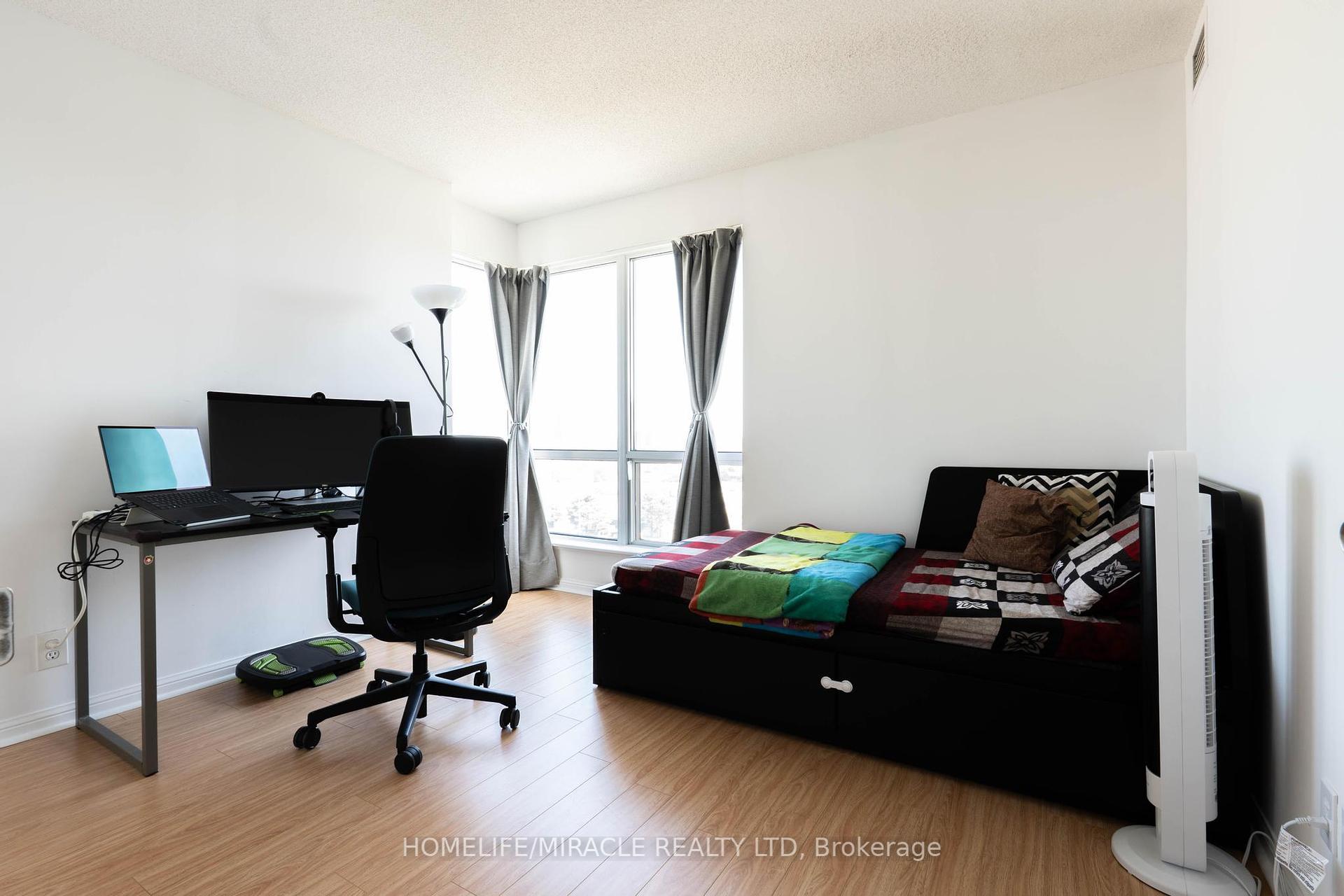 2 Bedrooms Condo at 1 Lee Centre, Toronto For sale