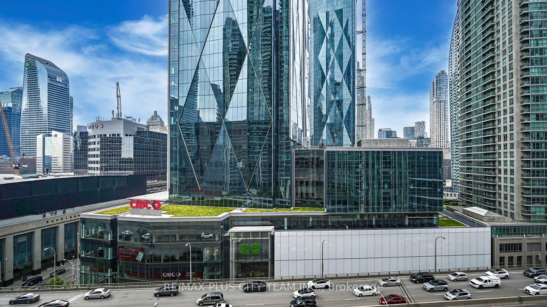 2 Bedrooms Condo at 18 Harbour, Toronto For sale