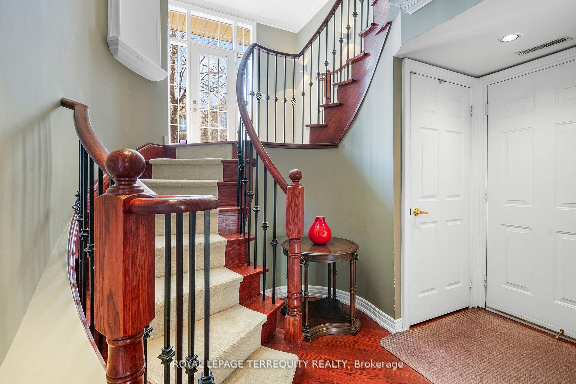 3 Bedrooms Condo at 197 La Rose, Toronto For sale