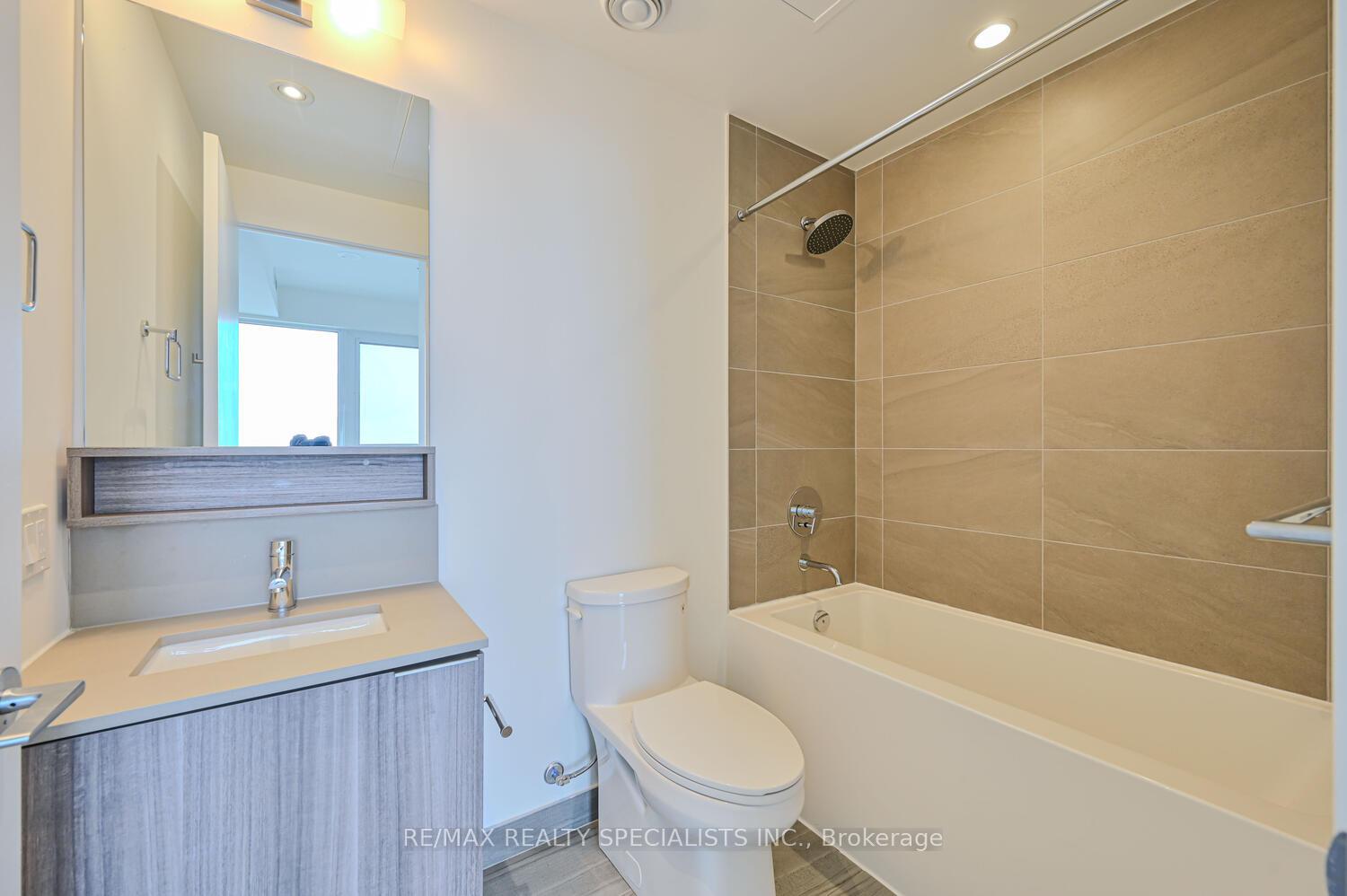 2 Bedrooms Condo at 5 BUTTERMILL, Vaughan For sale