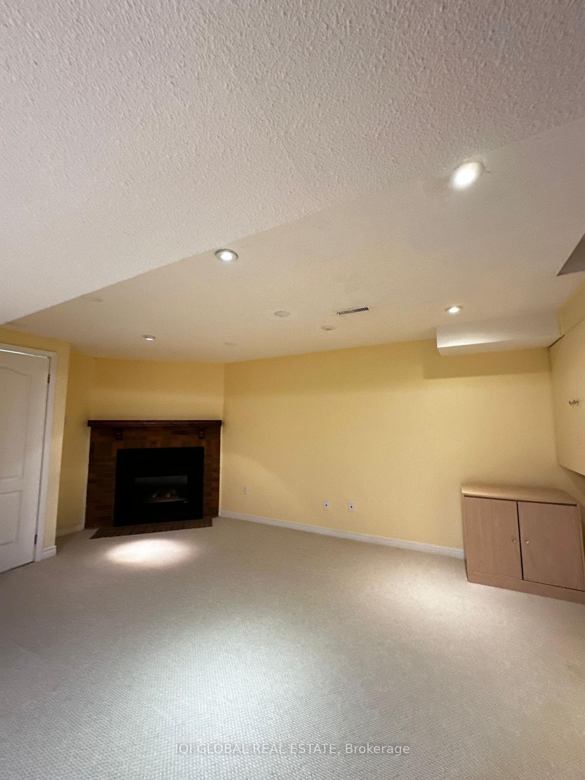 3 Bedrooms Condo at 3500 South Mills, Mississauga For sale