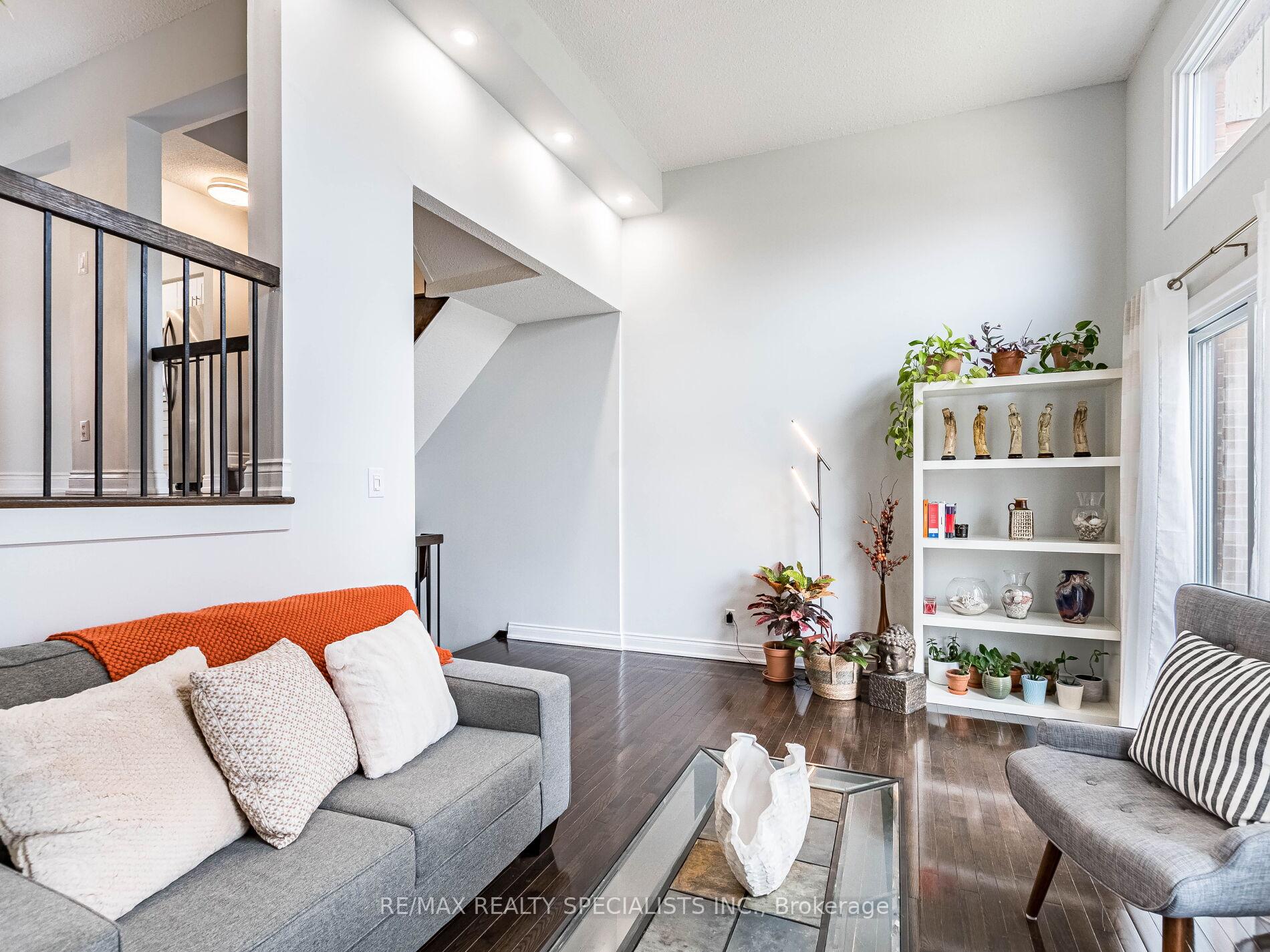 3 Bedrooms Condo at 1764 Rathburn,  Mississauga For sale