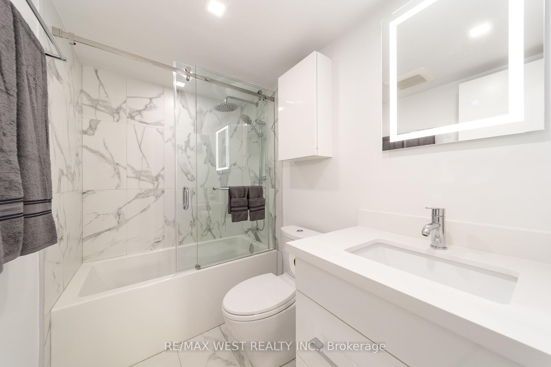 4 Bedrooms Condo at 61 Richview, Toronto For sale