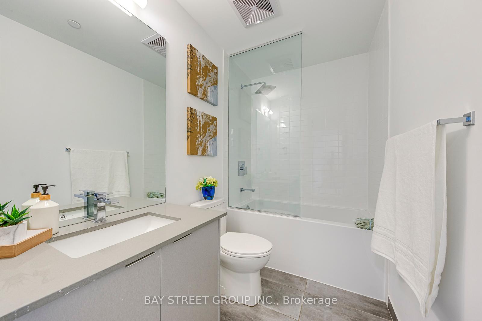 2 Bedrooms Condo at 2485 Taunton, Oakville For sale