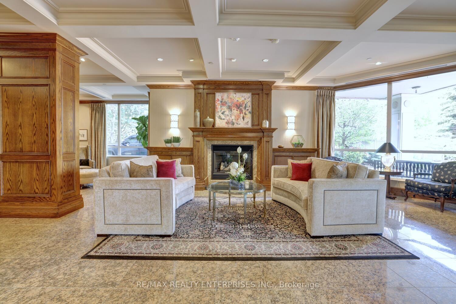 3 Bedrooms Condo at 1900 The Collegeway, Mississauga For sale