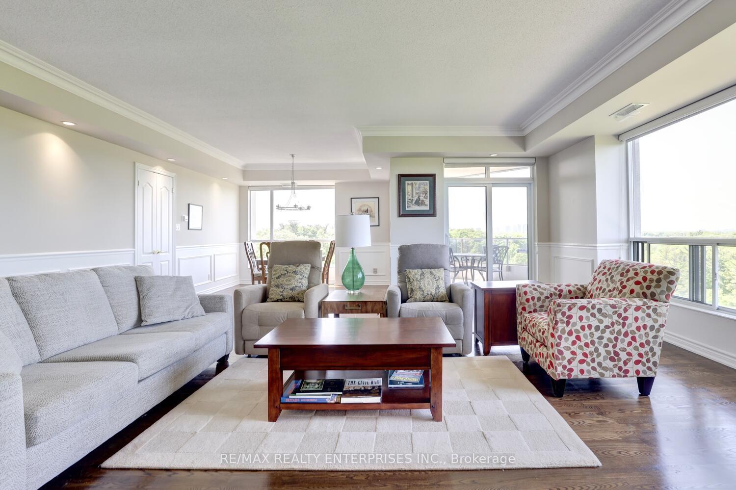 3 Bedrooms Condo at 1900 The Collegeway, Mississauga For sale