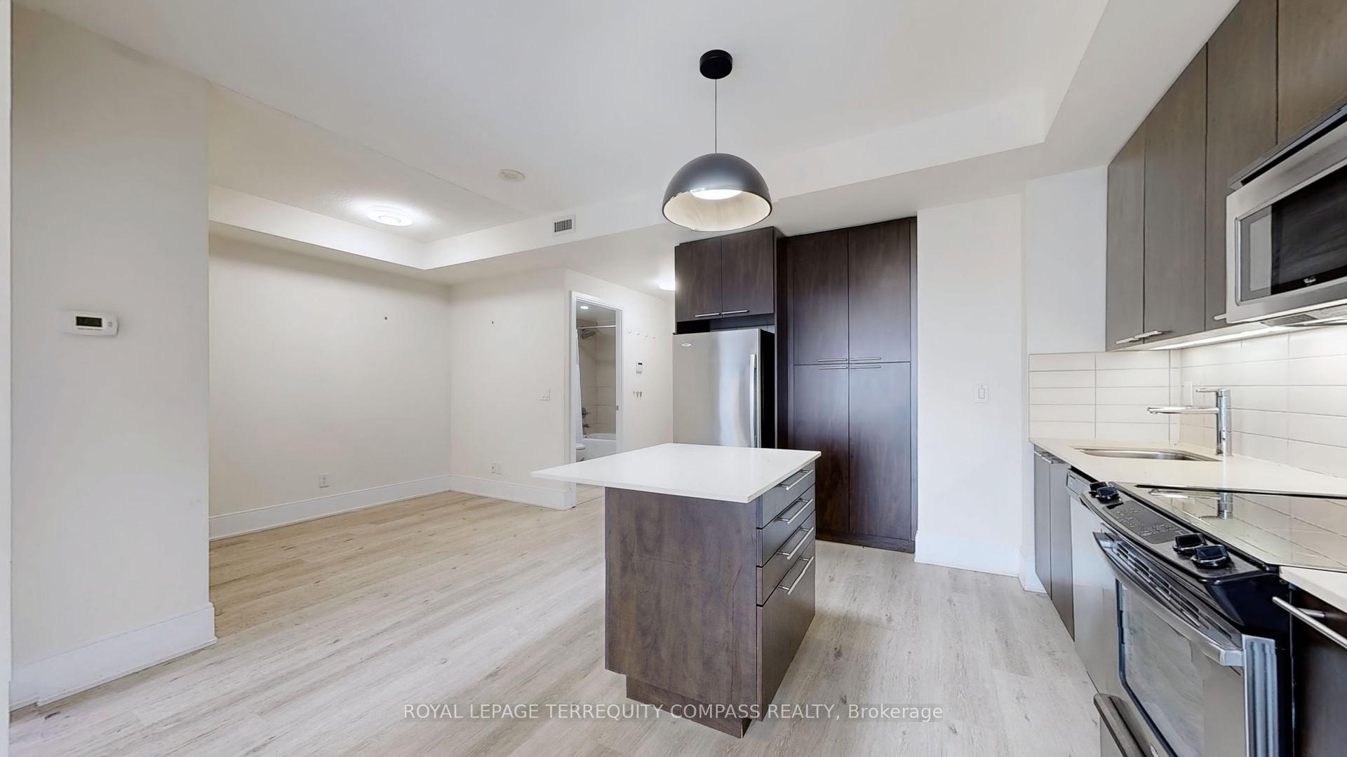 2 Bedrooms Condo at 70 Roehampton,  Toronto For sale