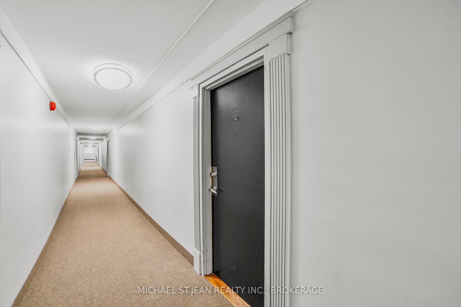 3 Bedrooms Condo at 15 Albright,  Hamilton For sale