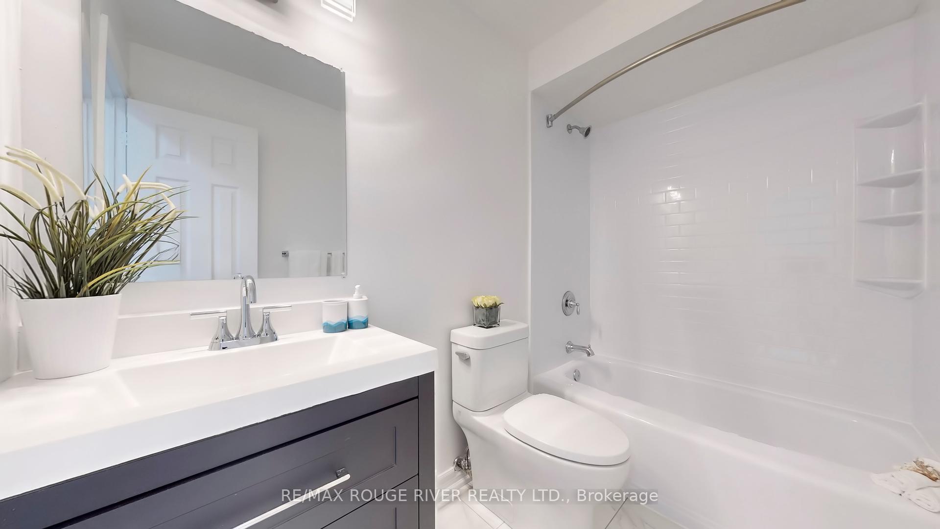 3 Bedrooms Condo at 2 Dowry, Toronto For sale