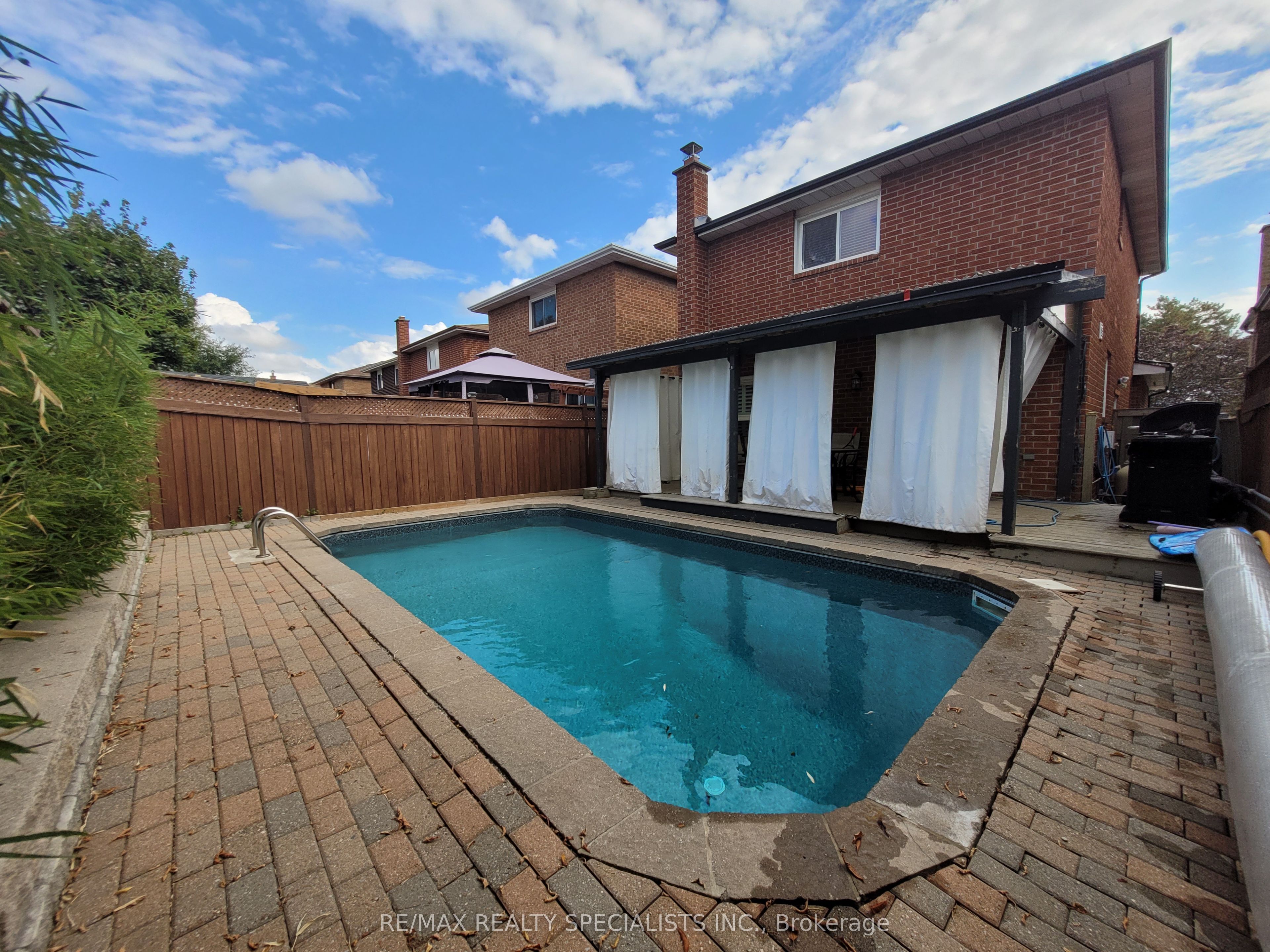 64 Willerton Close, #UPPER