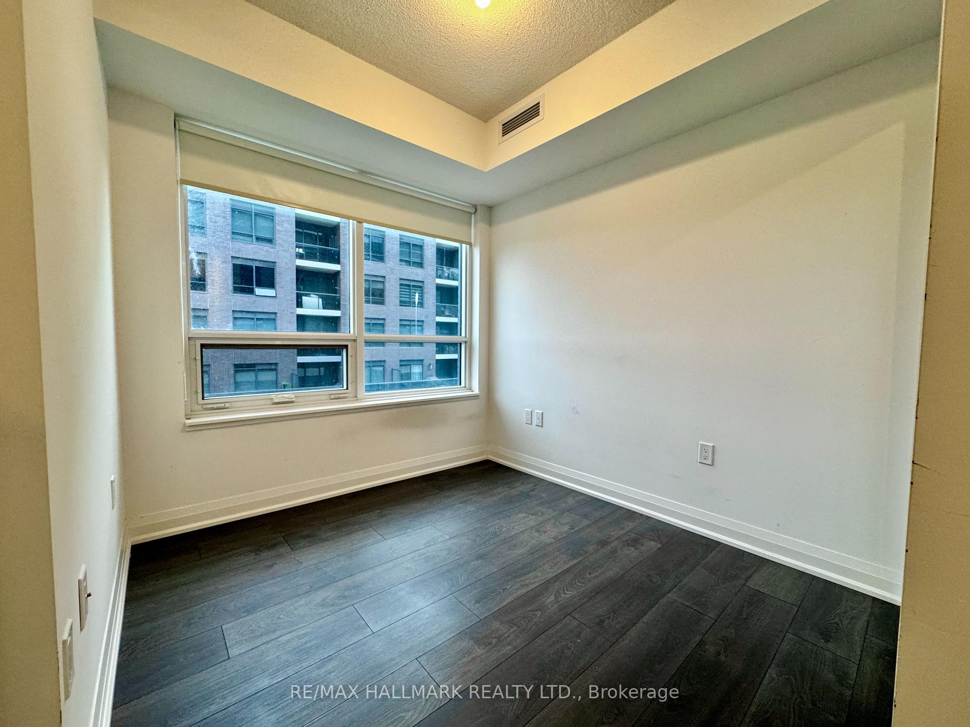 2 Bedrooms Condo at 26 Gibbs, Toronto For sale