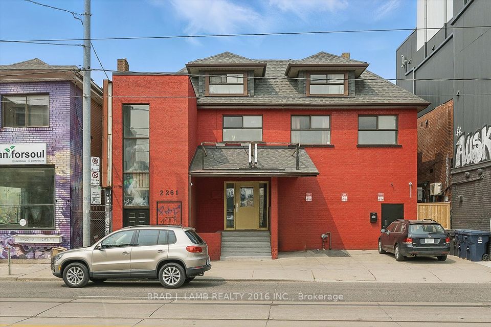 2261 Dundas