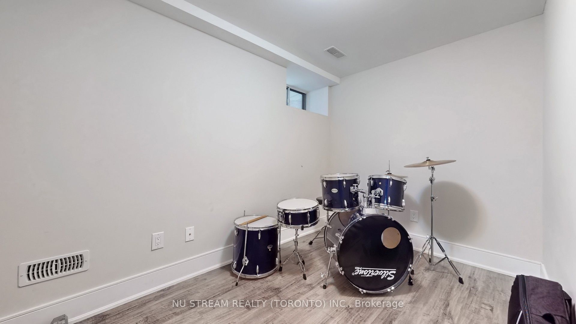1040 Ossington Avenue, #BASEMENT
