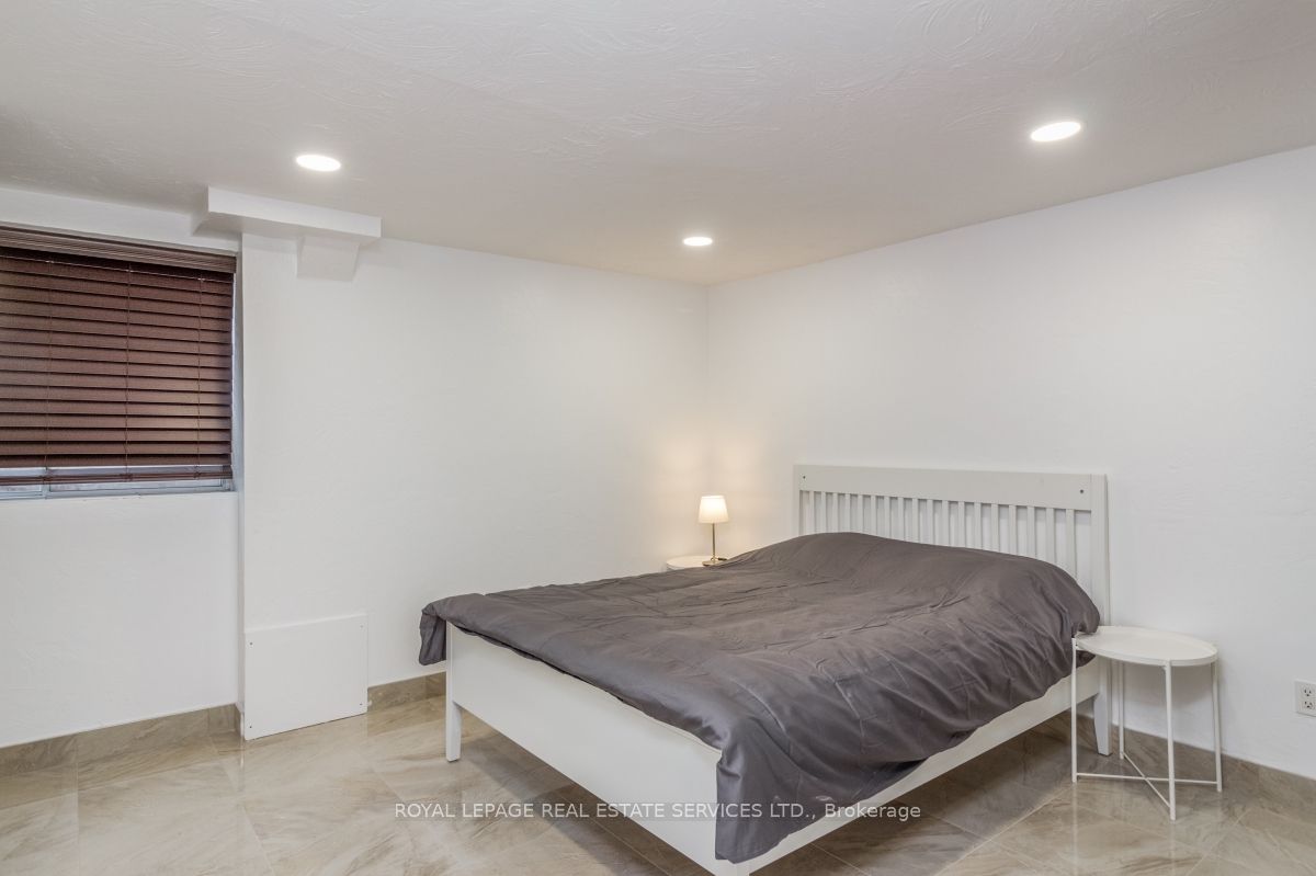 2709 Lake Shore Boulevard W
