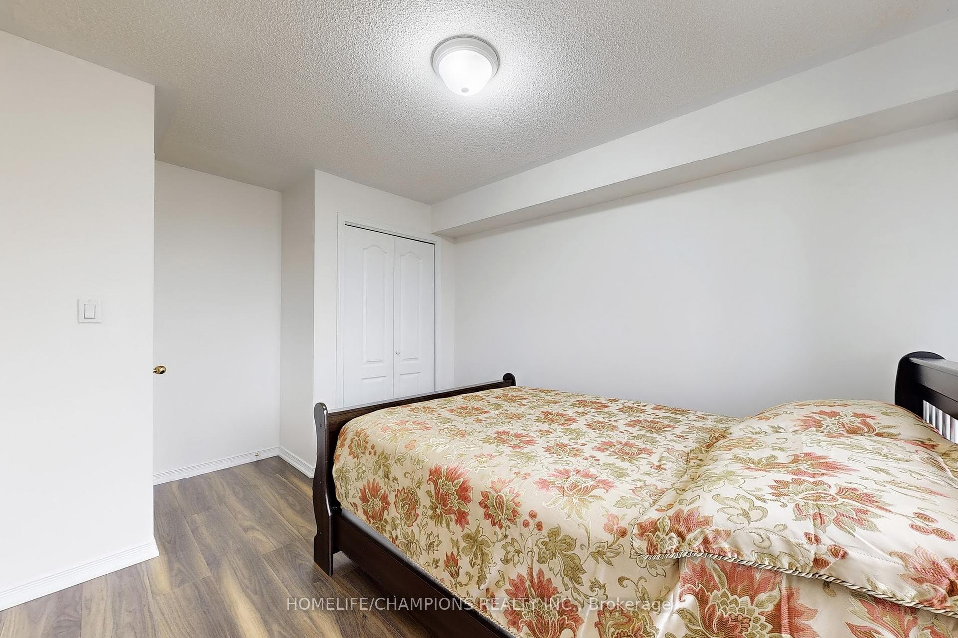 2 Bedrooms Condo at 35 Strangford, Toronto For sale