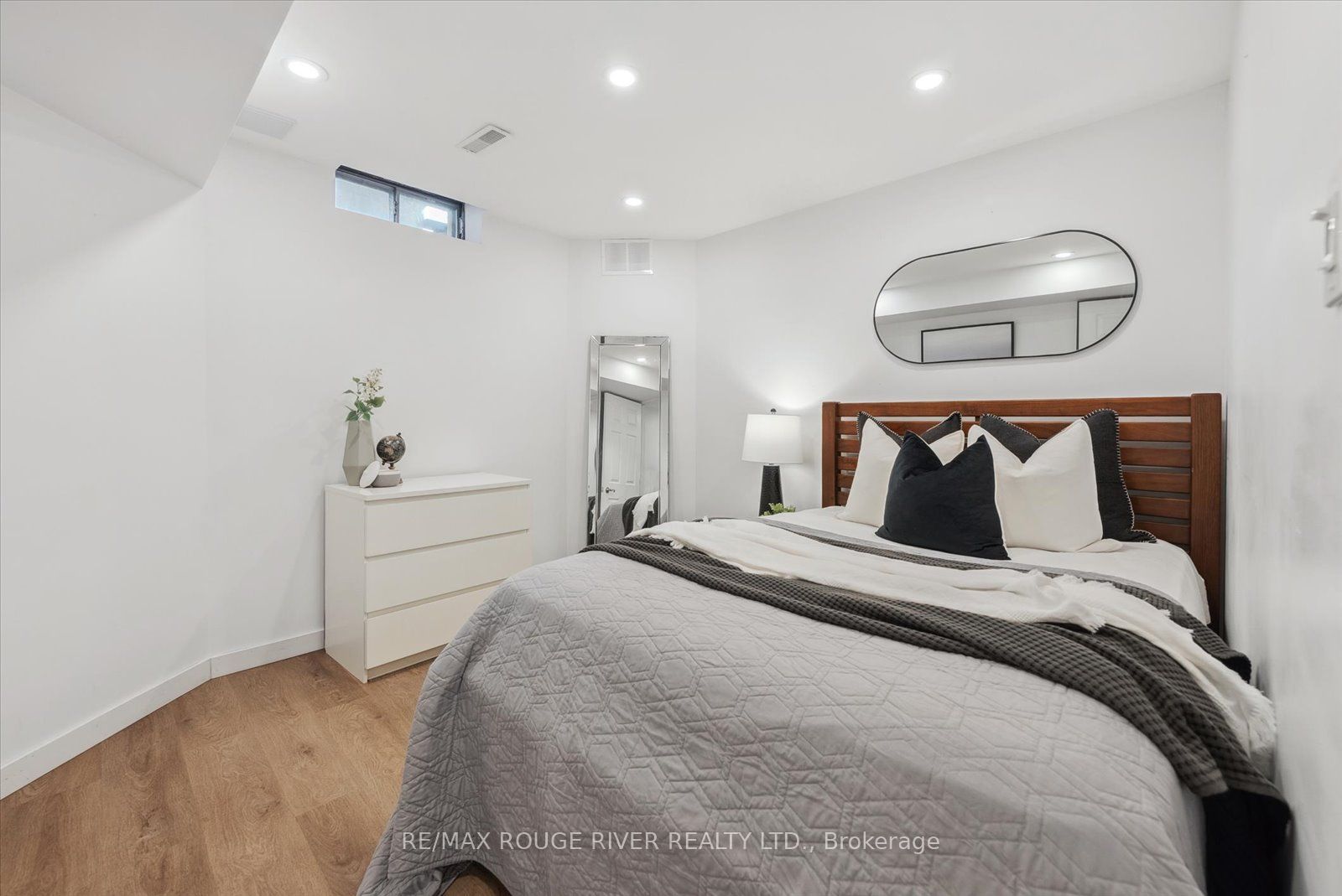 27 Zachary Place