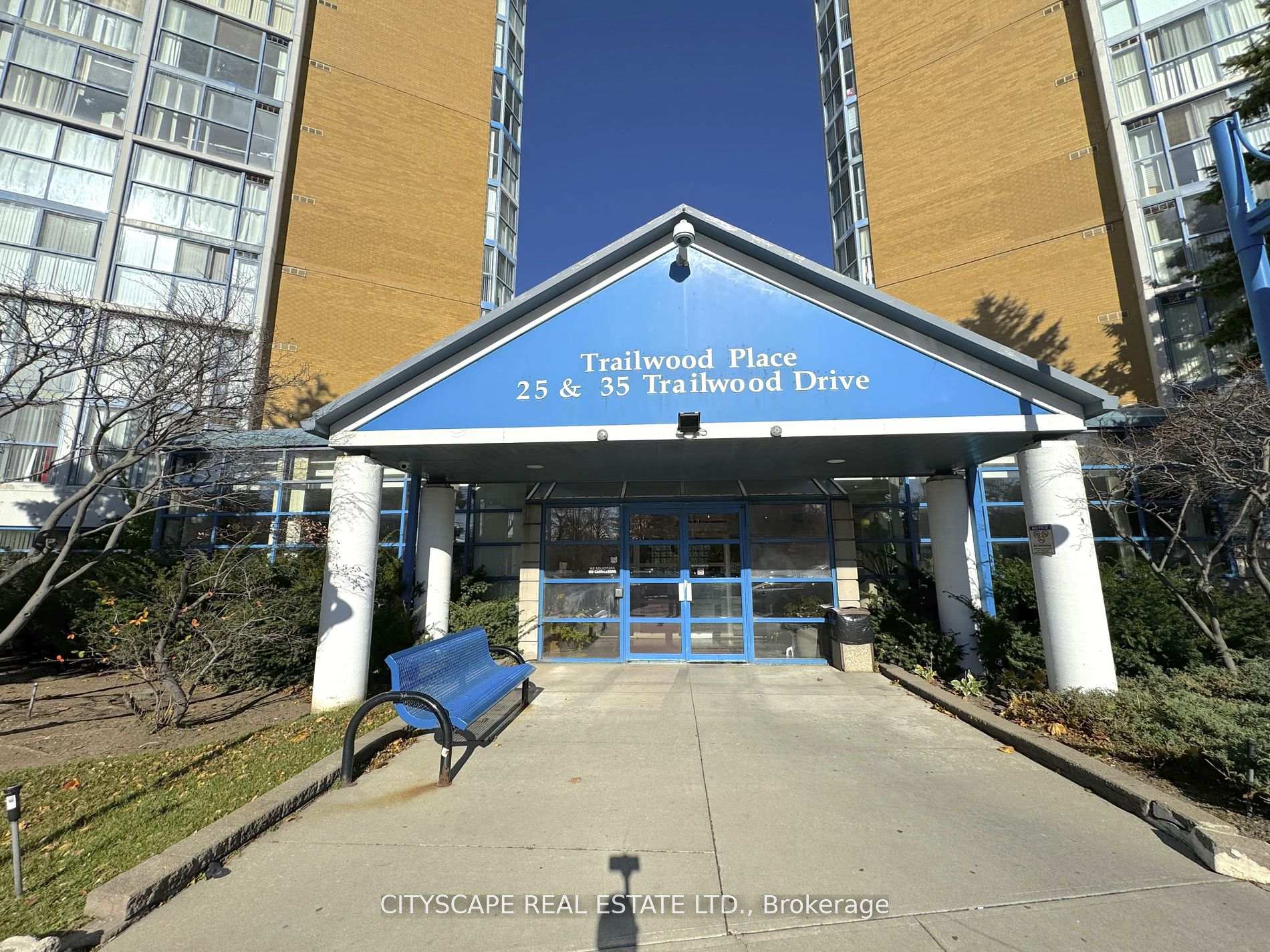 2 Bedrooms Condo at 25 Trailwood, Mississauga For sale