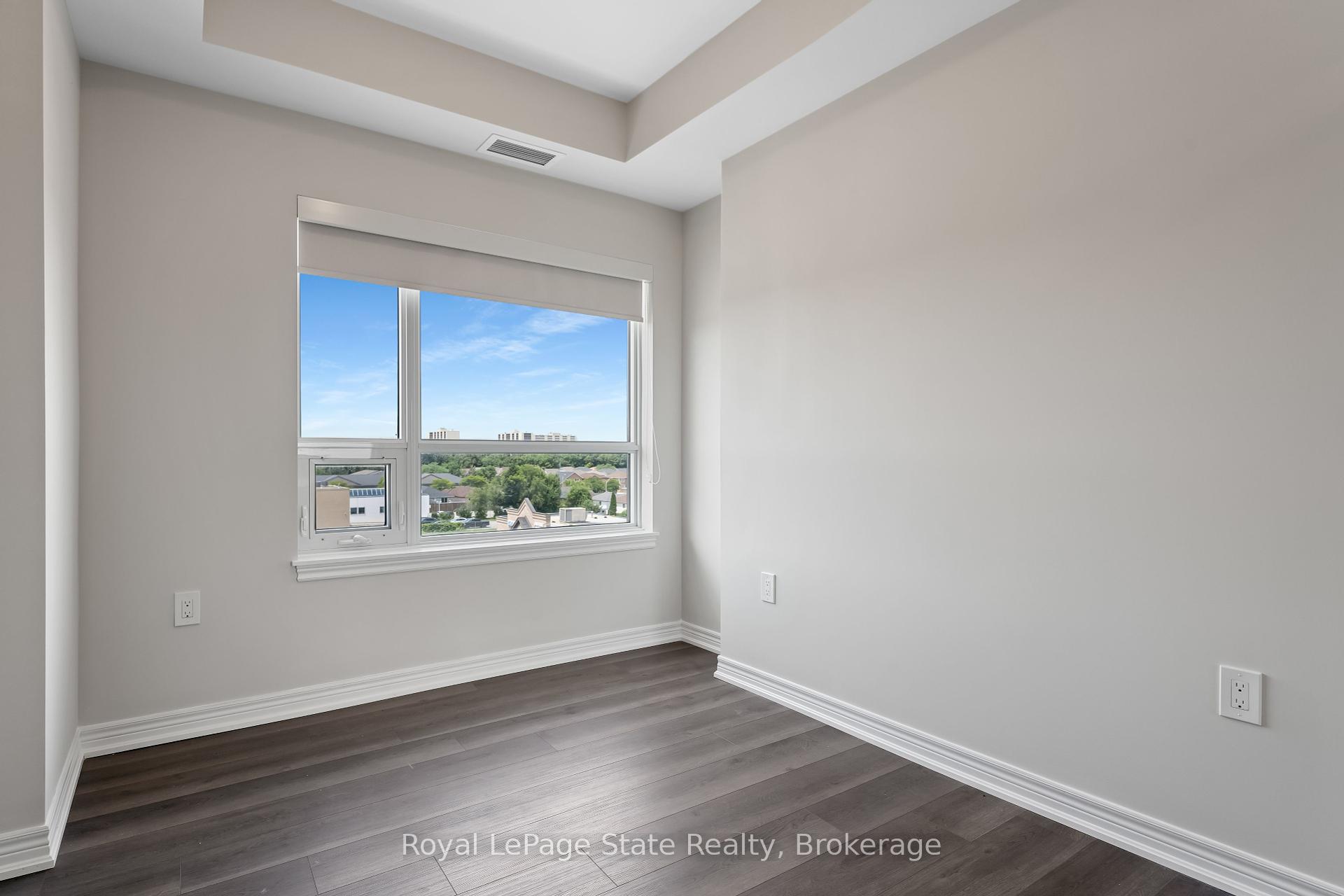 2 Bedrooms Condo at 121 8,  Hamilton For sale