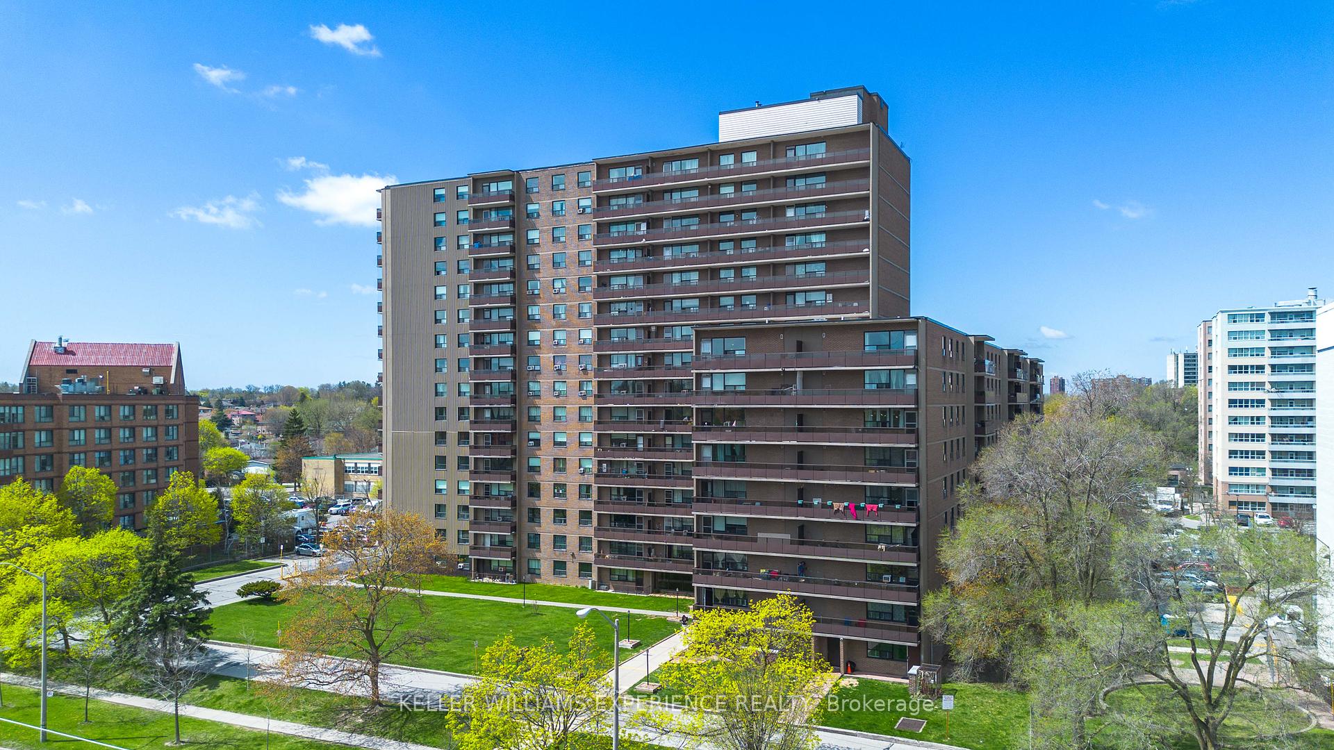 2 Bedrooms Condo at 180 Markham, Toronto For sale