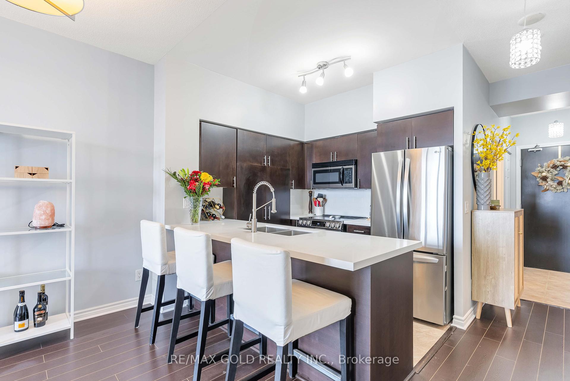 2 Bedrooms Condo at 388 Prince Of Wales, Mississauga For sale