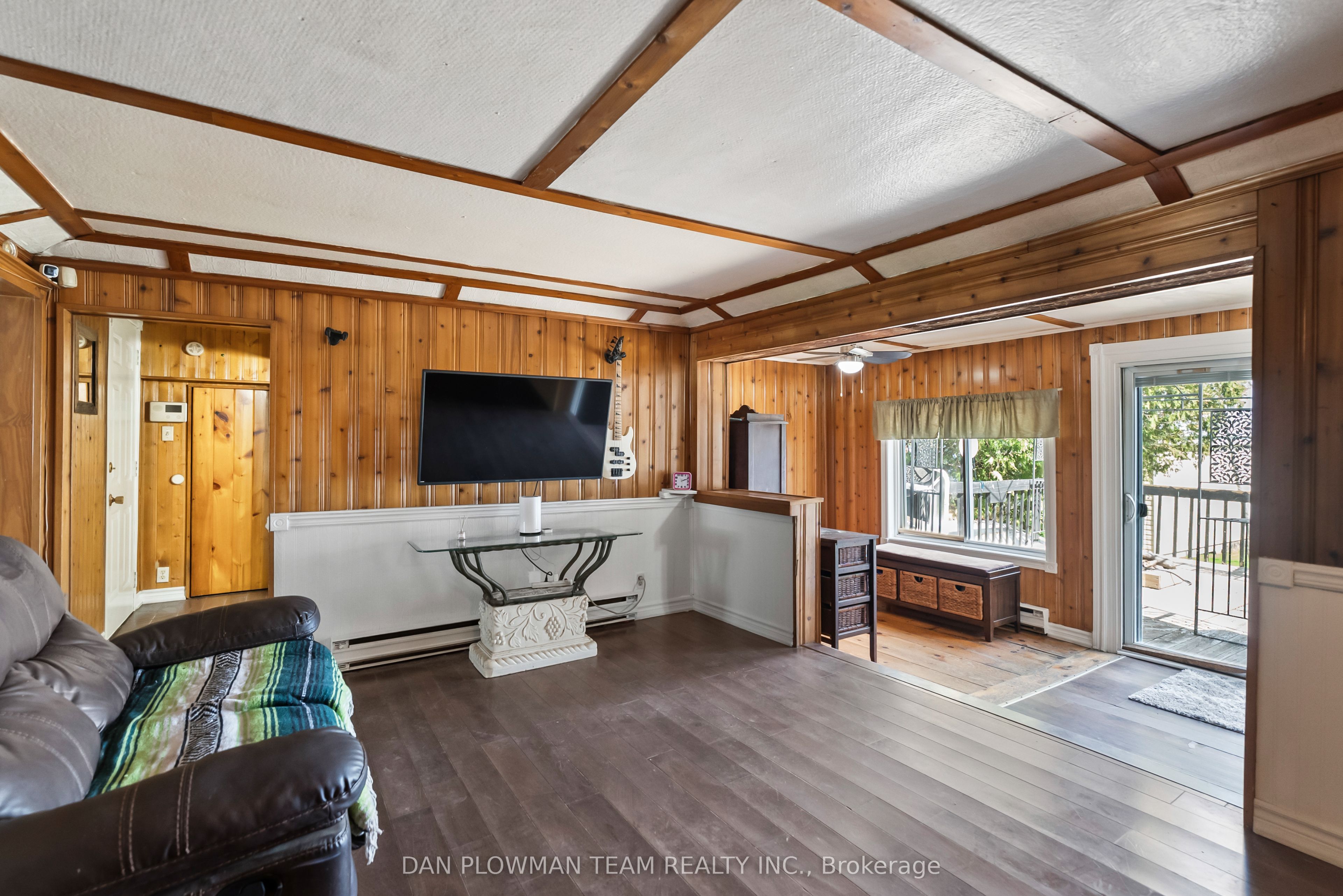 32 Beach Road