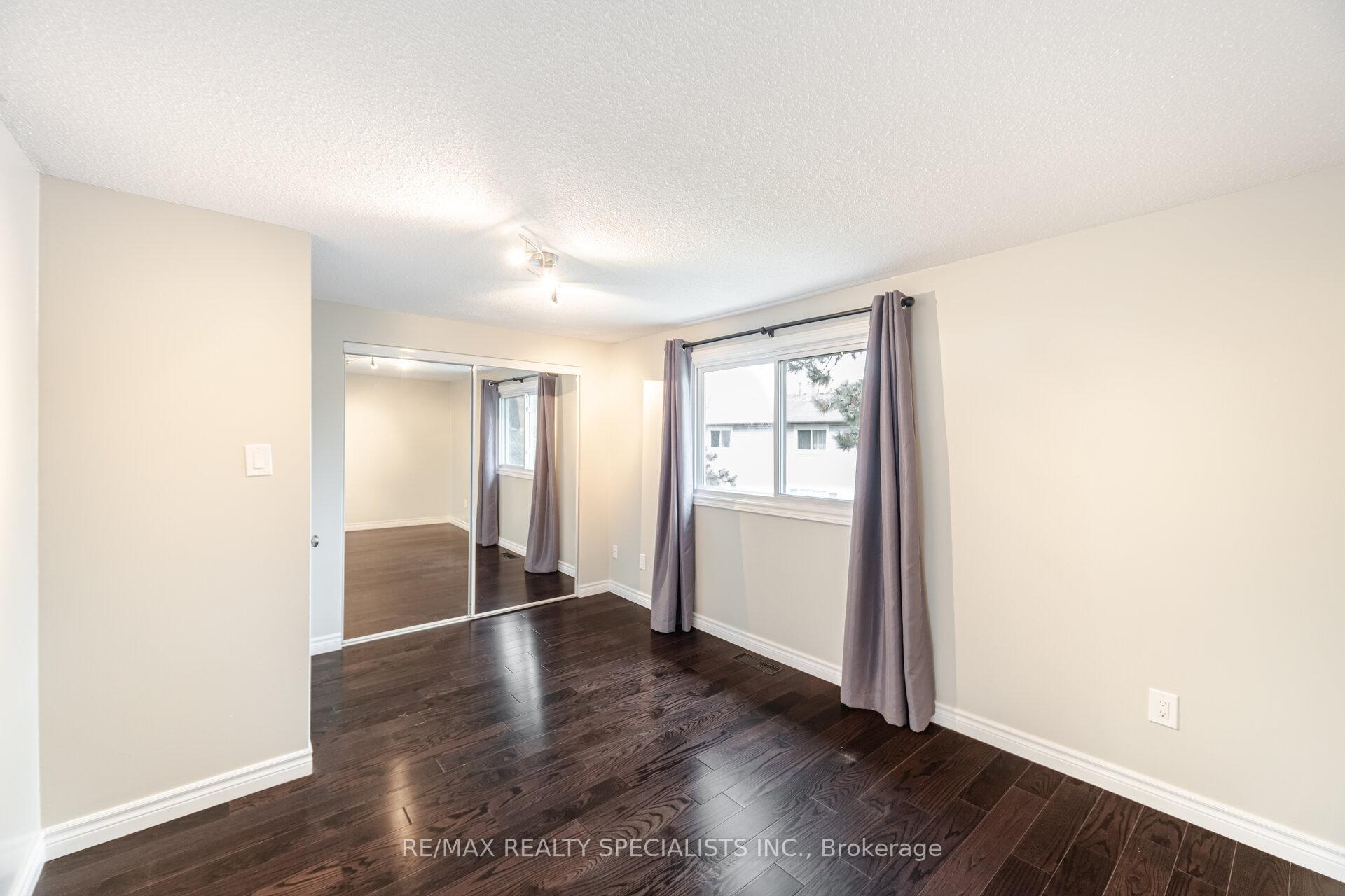 3 Bedrooms Condo at 2440 Bromsgrove, Mississauga For sale