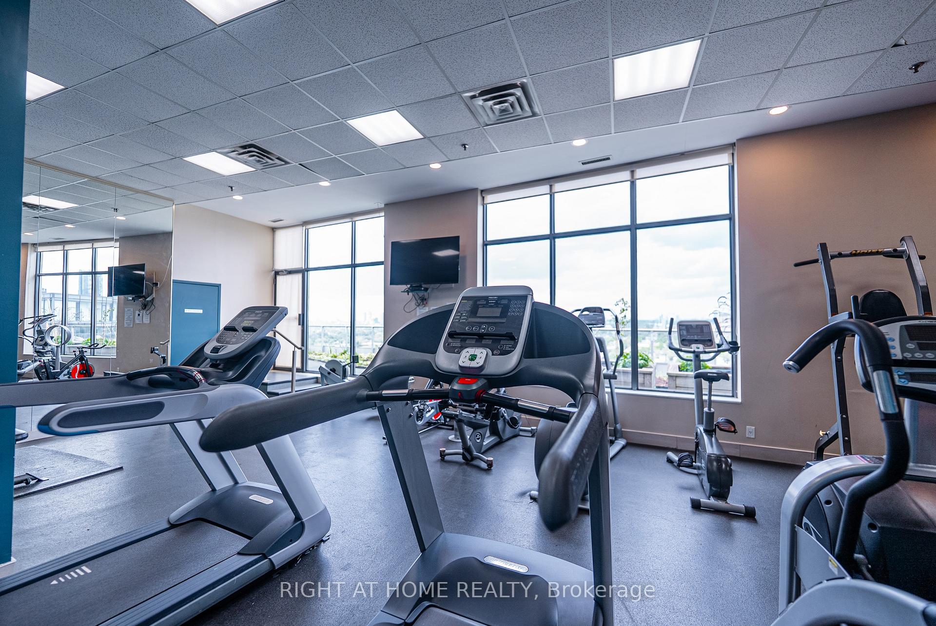 2 Bedrooms Condo at 700 King, Toronto For sale