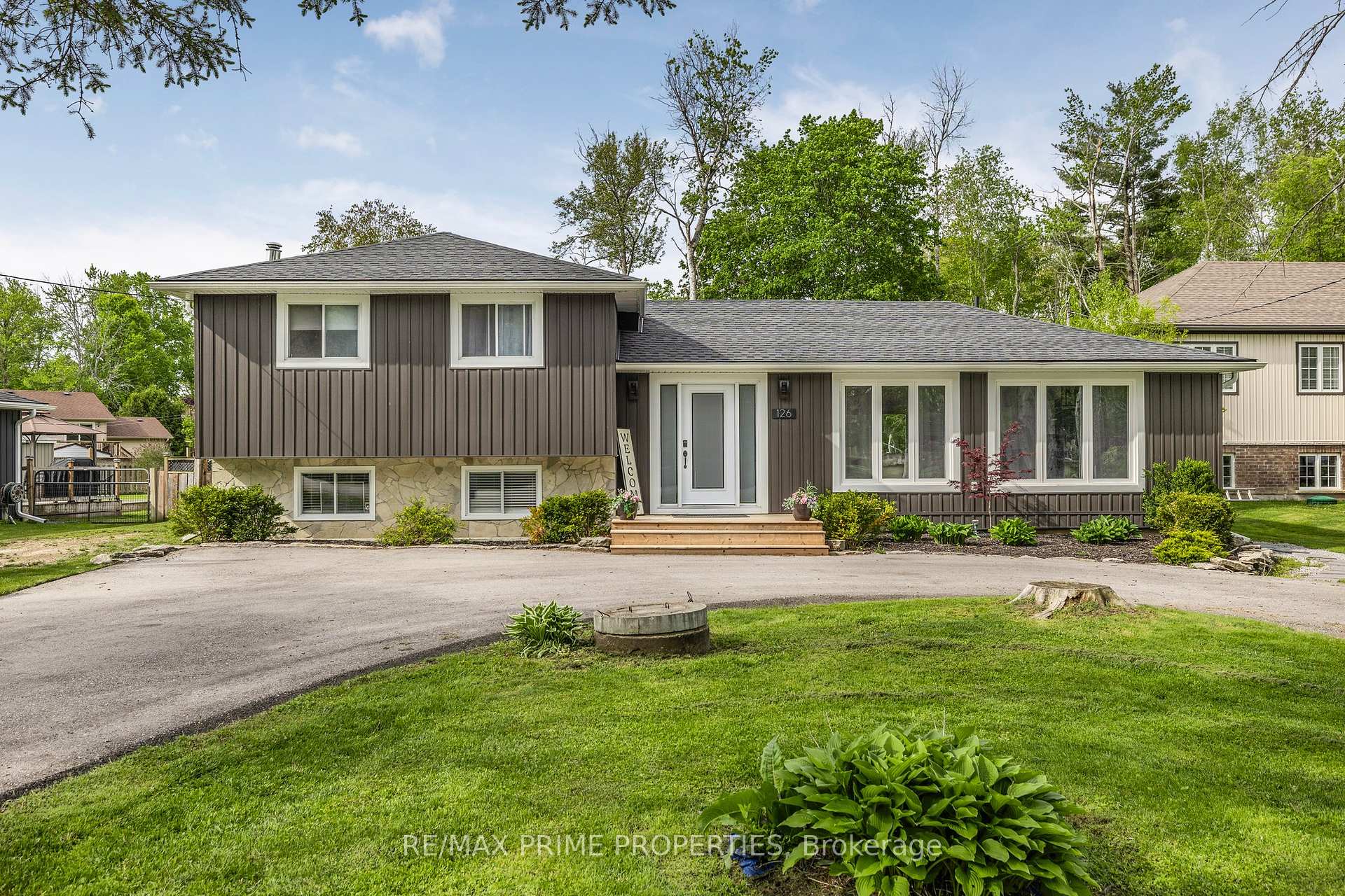 126 Pinecrest Road, Georgina, ON L0E 1N0