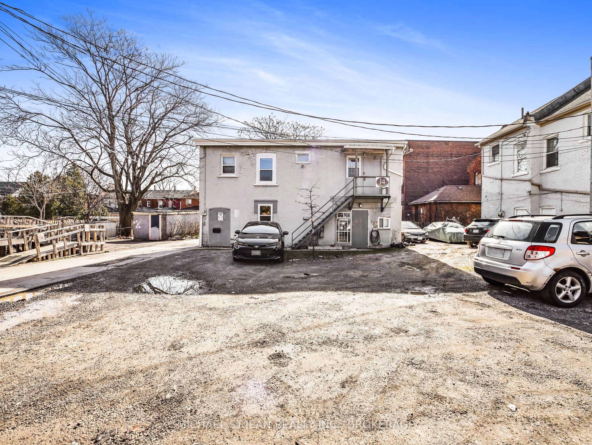 14 Victoria Avenue N