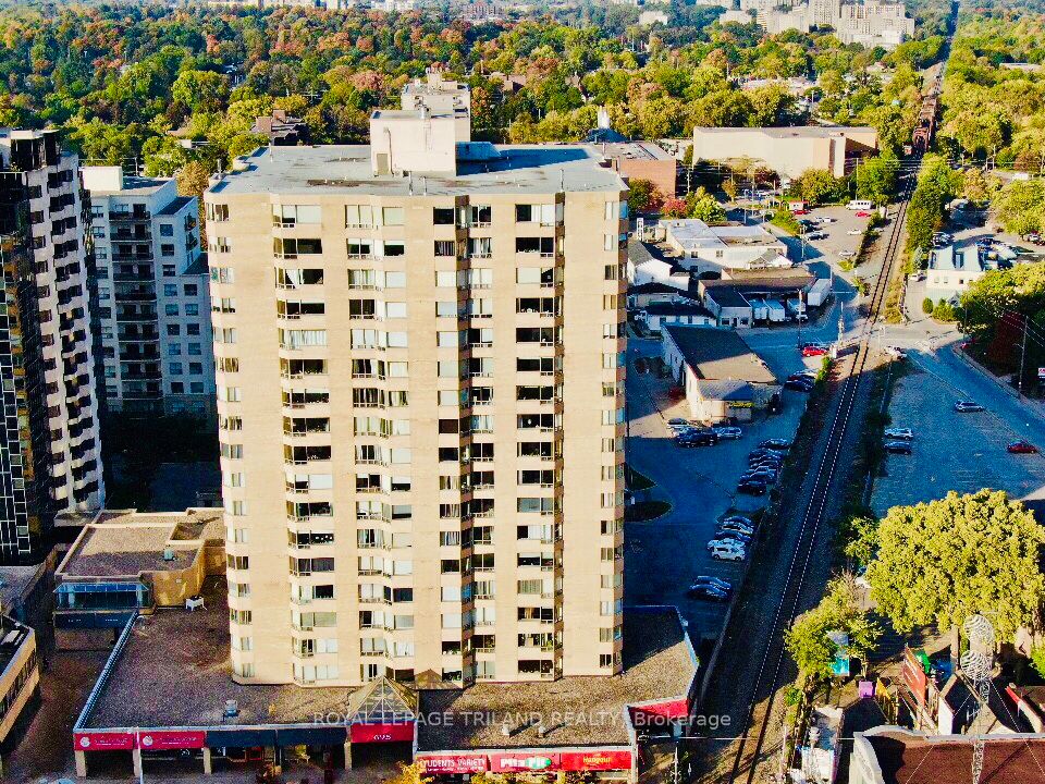 695 Richmond