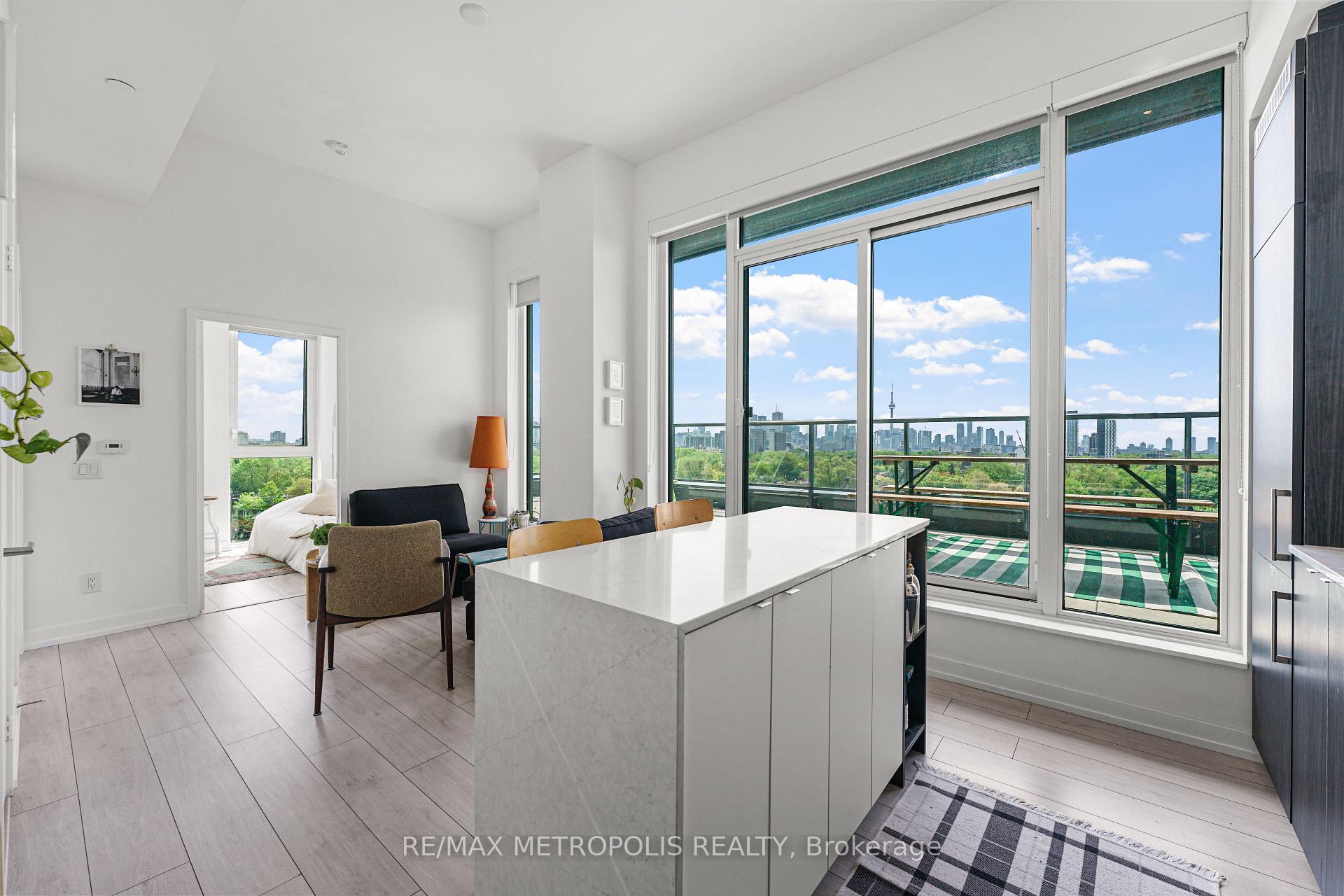 2 Bedrooms Condo at 500 Dupont, Toronto For sale