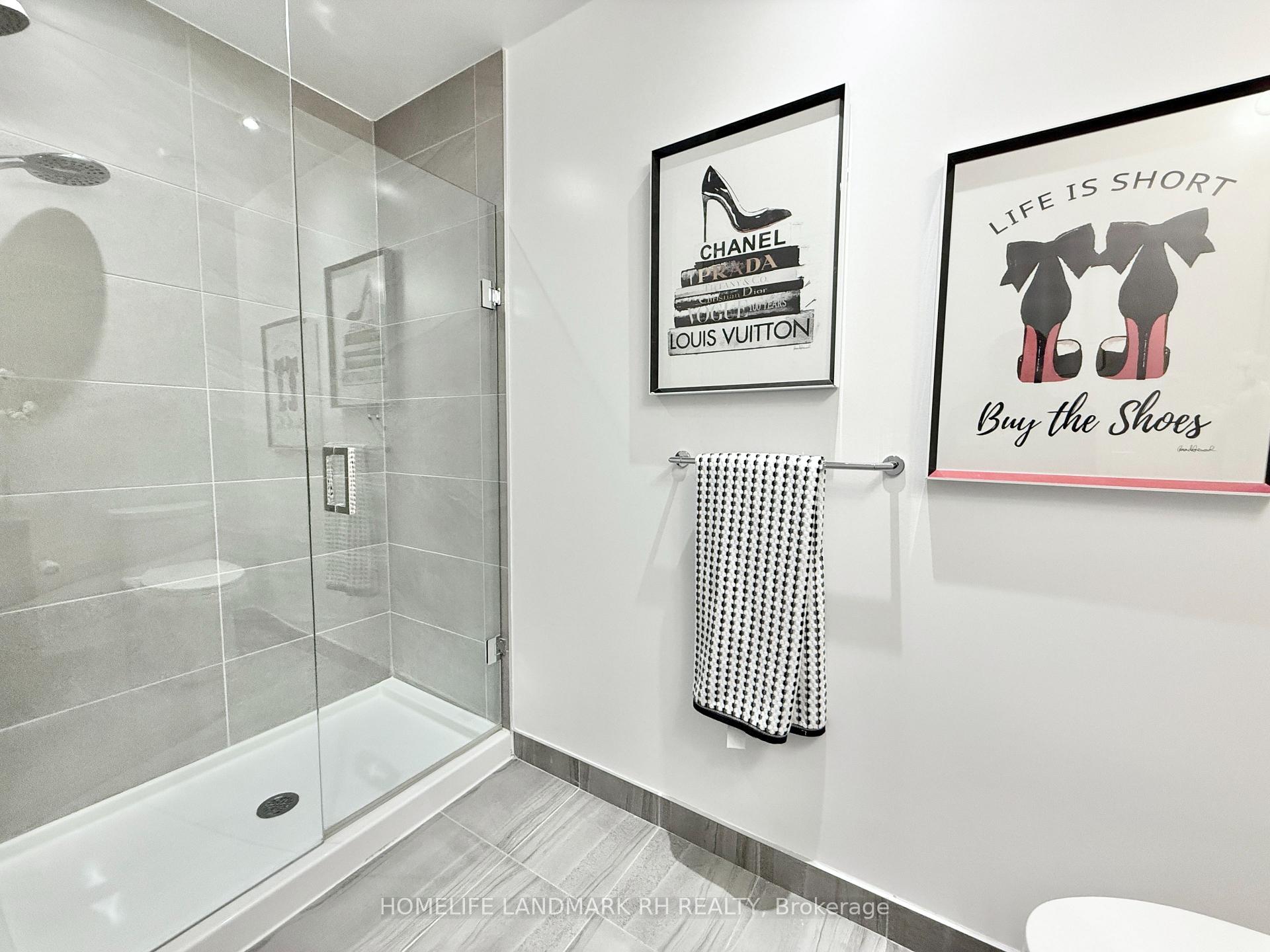3 Bedrooms Condo at 950 Portage, Vaughan For sale