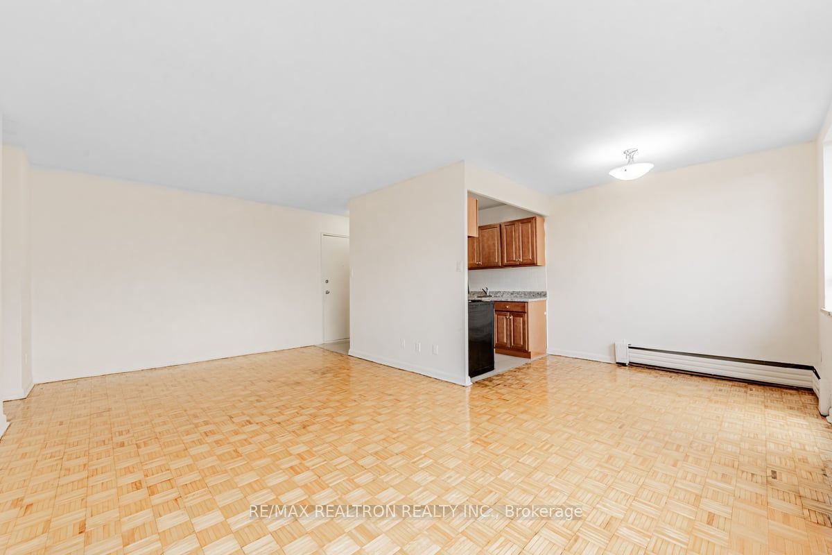 2895 Bathurst Street, #107